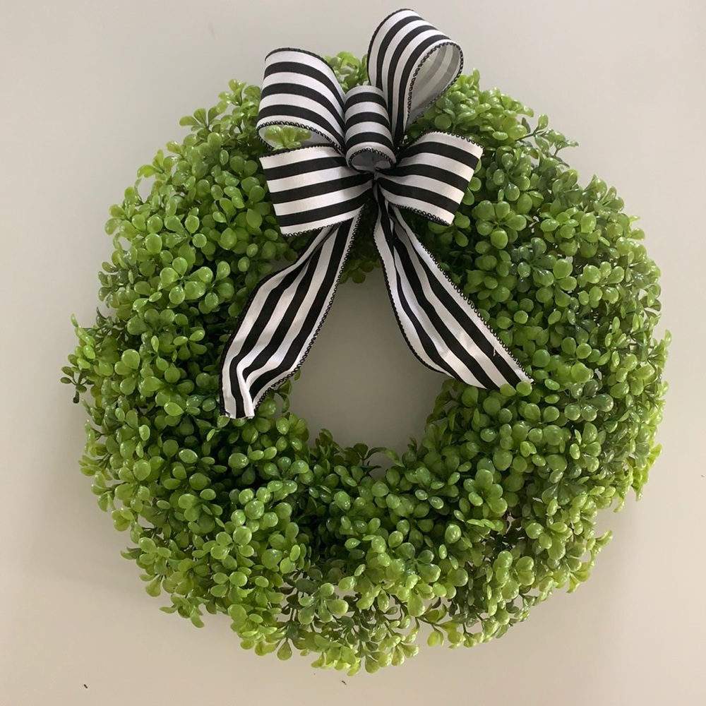 Adorable faux green wreath with Bow